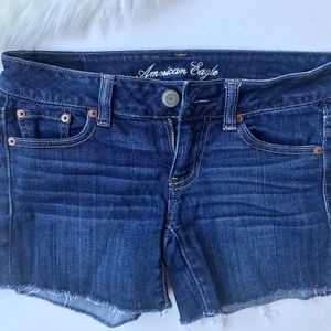 American Eagle cut off denim shorts • Size 2